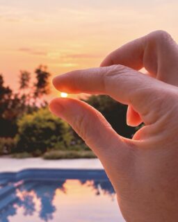 I held the sun between my fingers today.

And for one extraordinary moment, the infinite appeared small enough to belong to me.

And I realised how much I’ve been trying to control lately. Trying to hold onto outcomes and the way I think things should unfold.

As though holding on a little tighter could somehow stop life from changing and shifting in the ways only God knows are best for me.

How often I’ve believed that if I could hold onto something tightly enough, I could somehow keep it from changing.

And then I moved my fingers.

The sun remained exactly where it had always been.

How much of my life I’ve spent trying to hold together things that were never mine to control.

The sun was never mine.

And still, for one beautiful moment, I held it. ☀️
